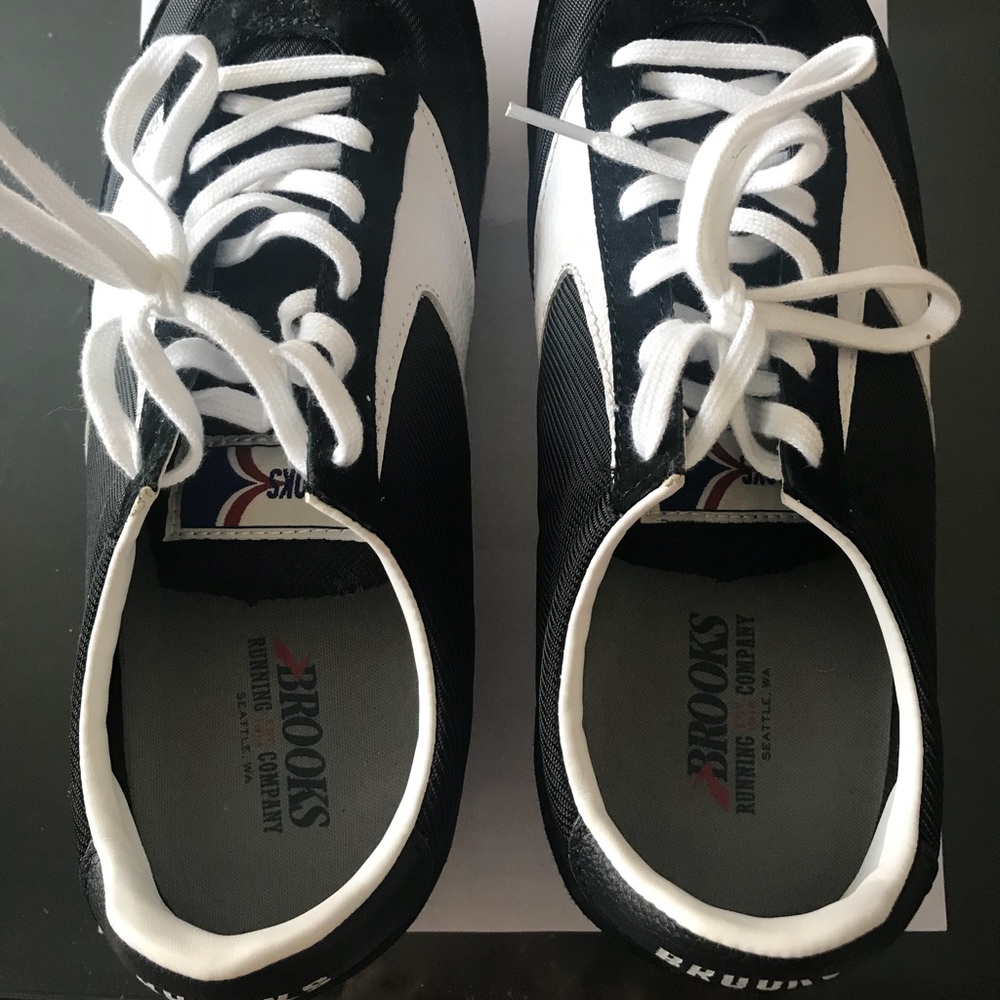 Brooks sneakers !